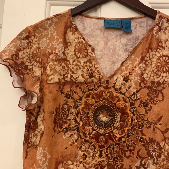 😍 2/$29 TeeCo really pretty thin top L - Picture 2 of 11